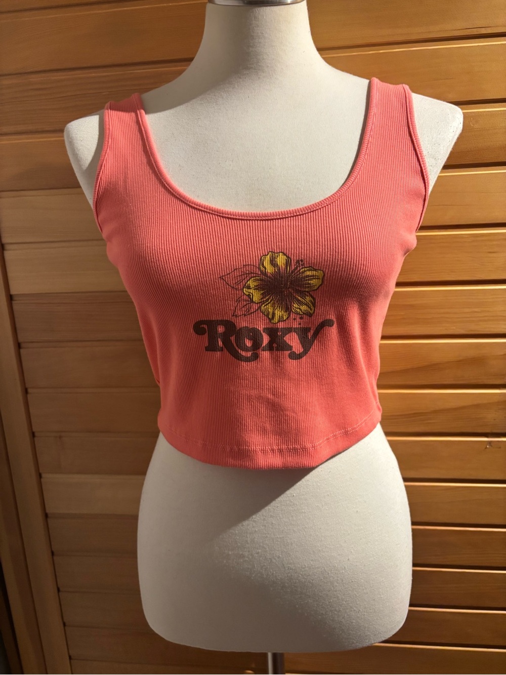 BNWT ROXY Coral Ribbed Scoop Crop Tank with Floral Logo